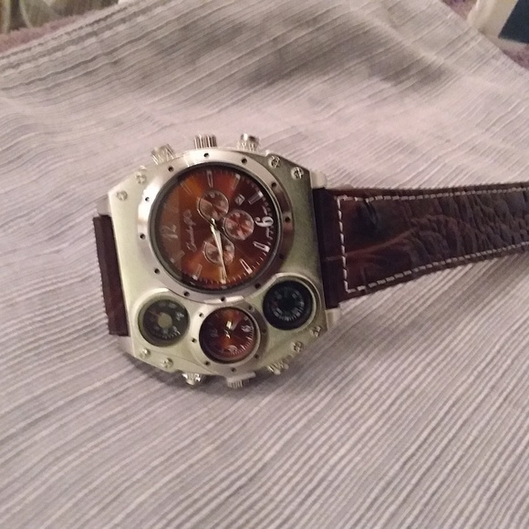 The Ultimate Gentleman's Watch - Picture 4 of 5